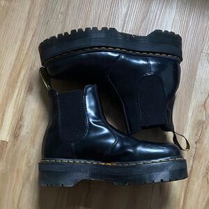 dr marten black leather platform chelsea boots